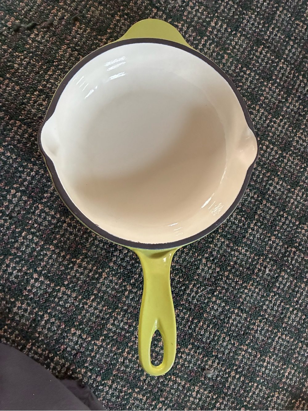 Bright Green Cast Iron Pan by Oliselo